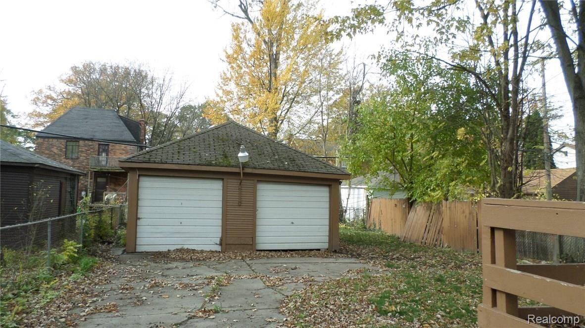 5511 Yorkshire Road Detroit, MI 48224 - Photo 4 of 38 2017-11-04 12.44