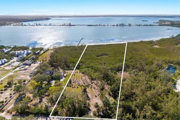 $1,295,000 | 9205 9th Avenue Northwest, Bradenton, FL 34209