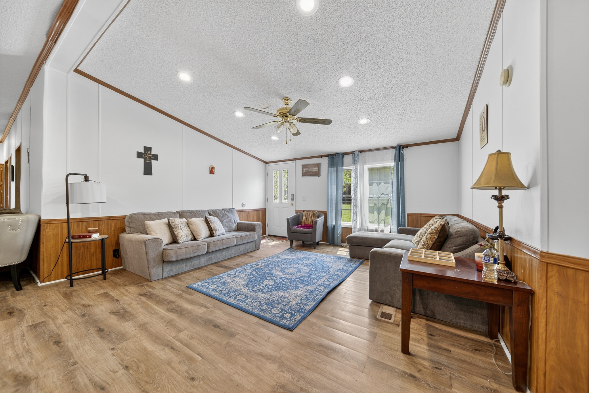 2600 Round Hill Road Lewisburg, TN 37091 - Photo 21 of 100 a living room with furniture rug and window