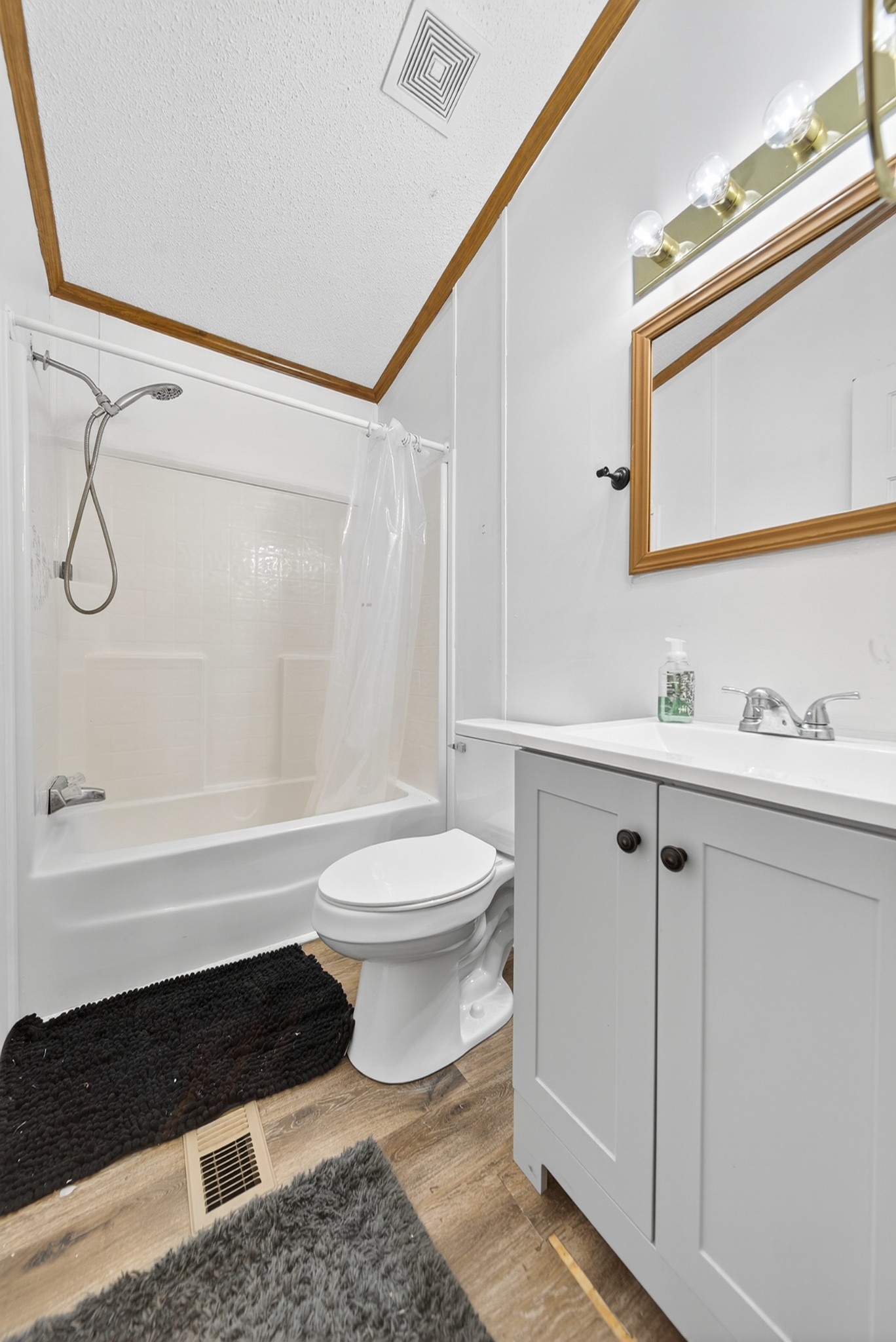 2600 Round Hill Road Lewisburg, TN 37091 - Photo 35 of 100 a bathroom with a toilet a sink and a bathtub