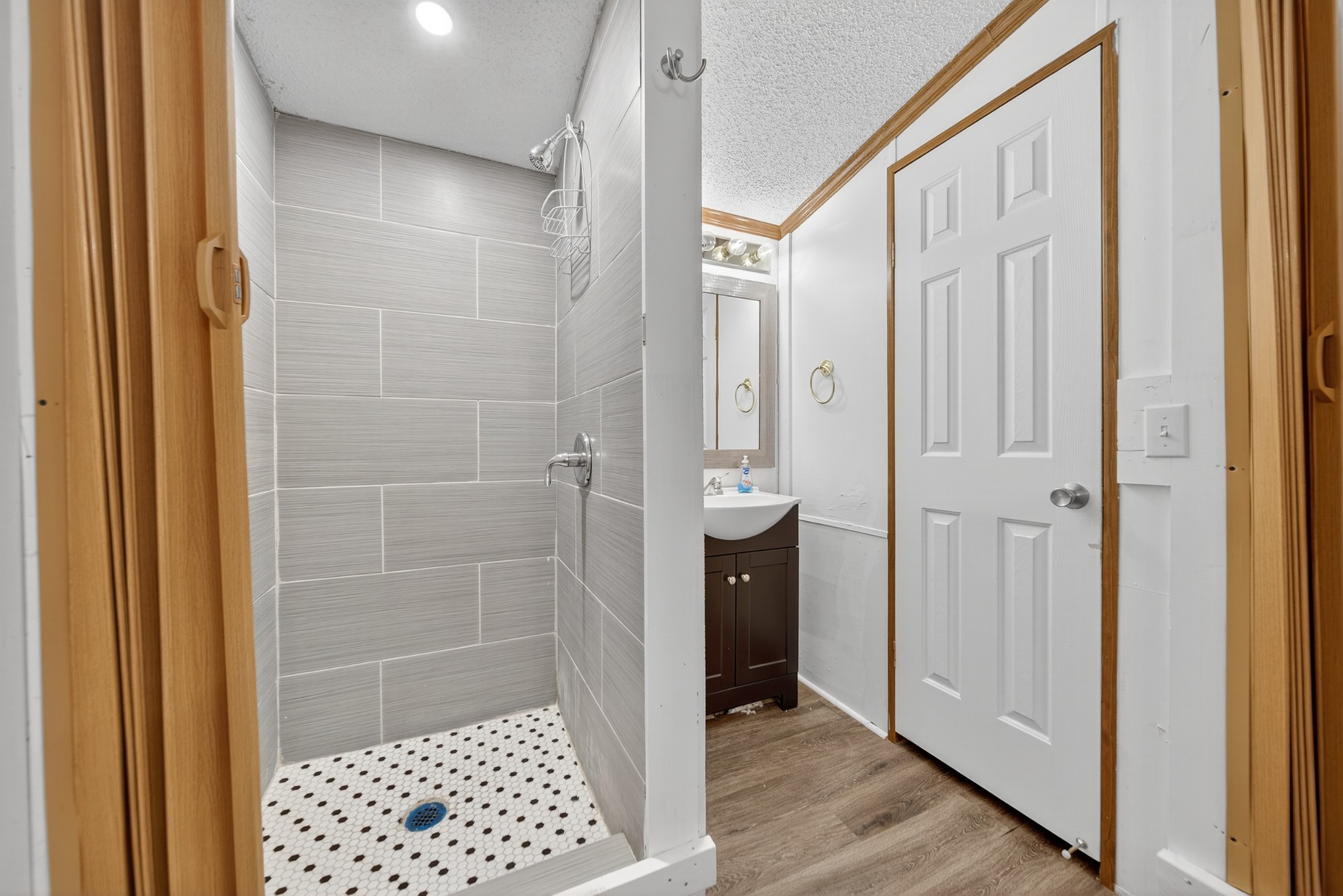 2600 Round Hill Road Lewisburg, TN 37091 - Photo 42 of 100 a bathroom with a shower and a toilet