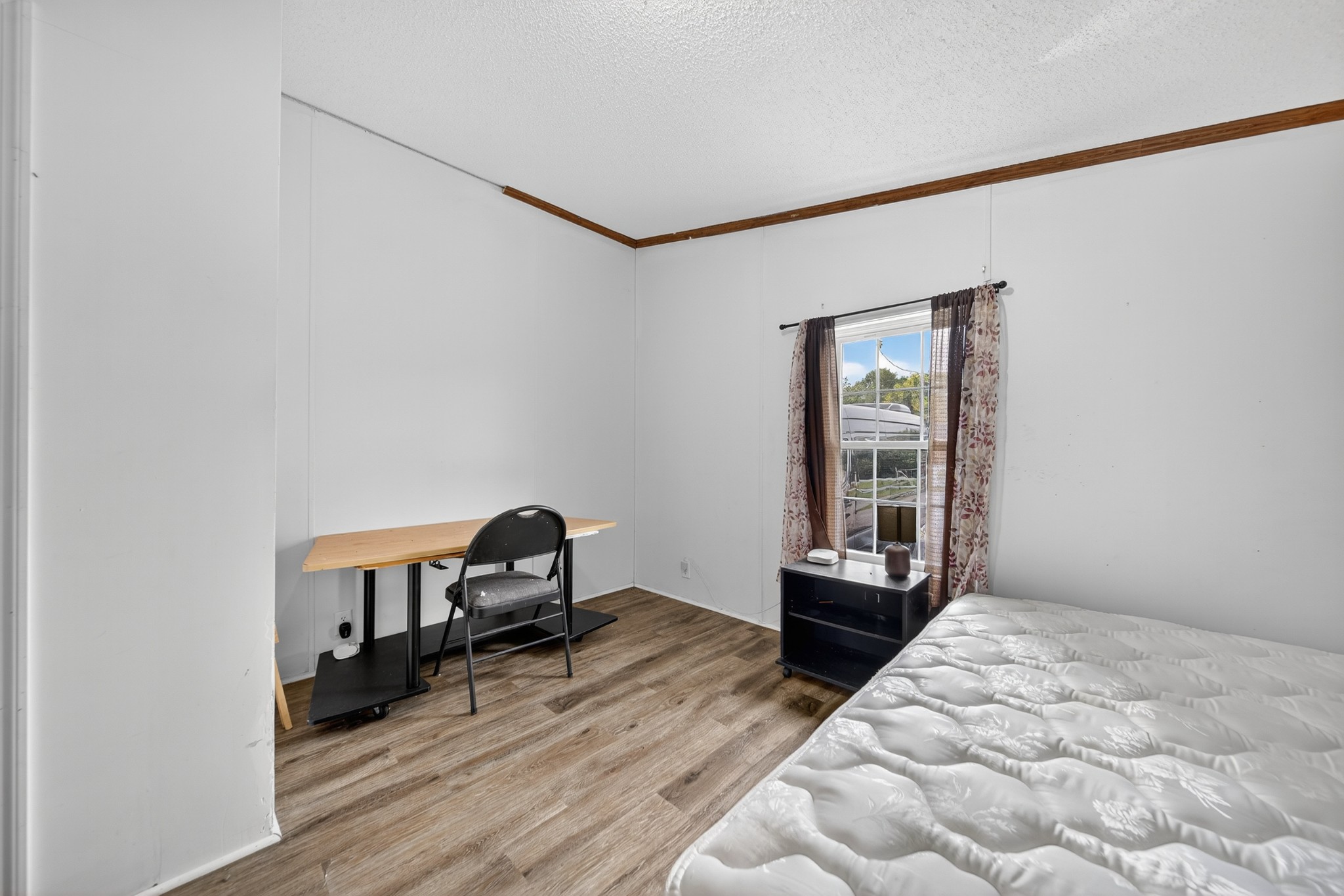 2600 Round Hill Road Lewisburg, TN 37091 - Photo 46 of 100 a room with a bed and a window