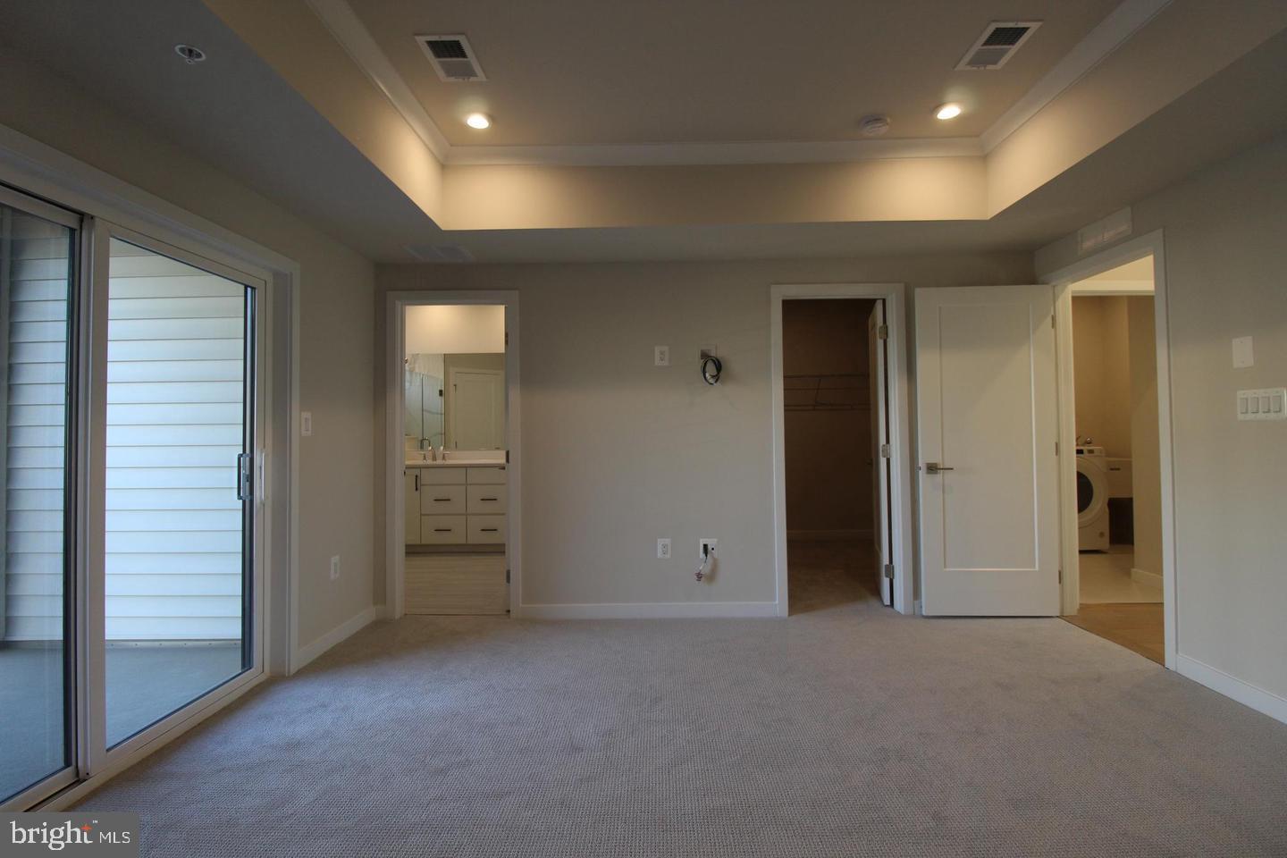 22383 Roanoke Rise Terrace Ashburn, VA 20148 - Photo 22 of 41 an empty room with closet and a bathroom