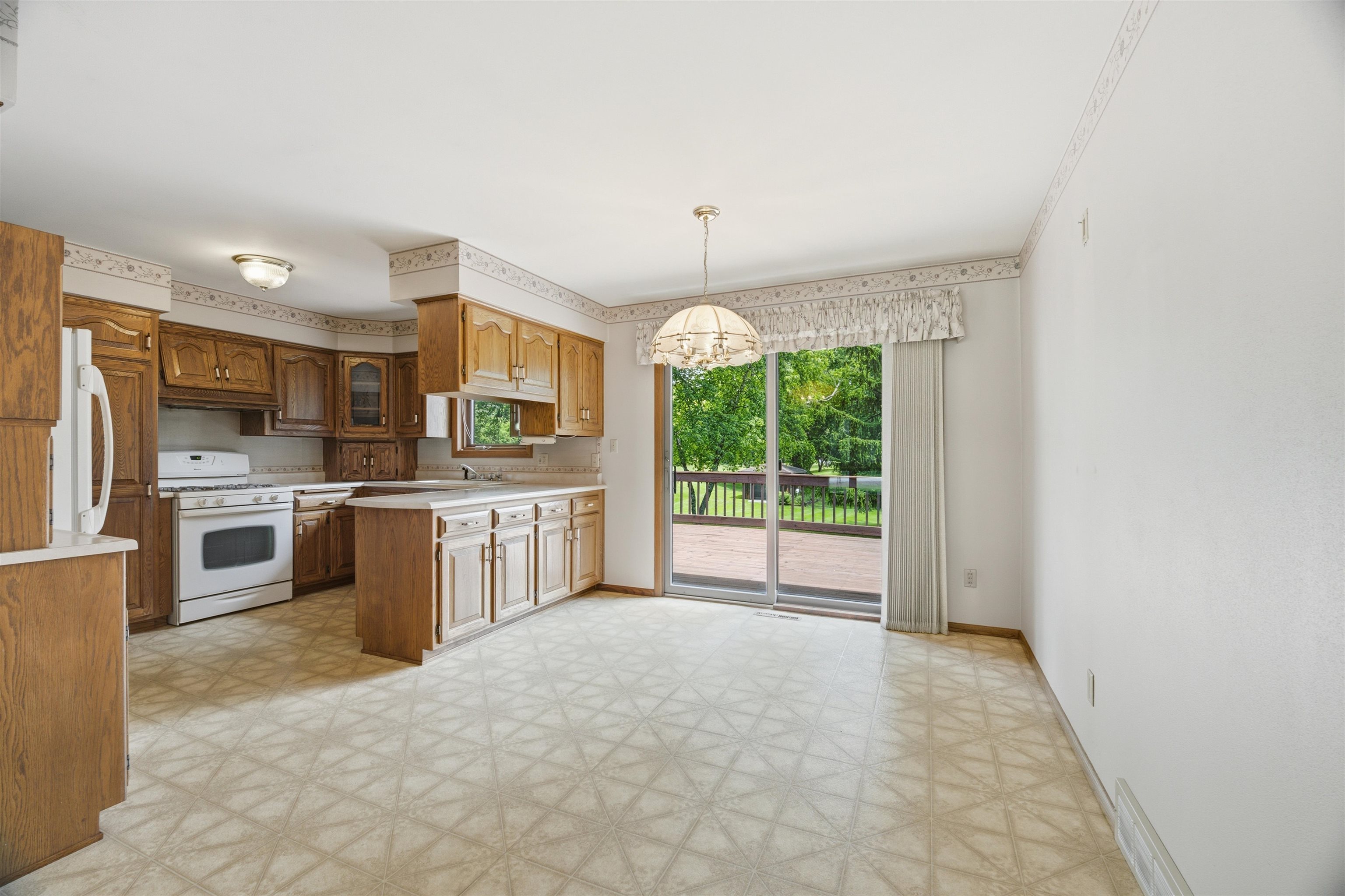1102 South Ridge Lane Appleton, WI 54914 - Photo 7 of 52