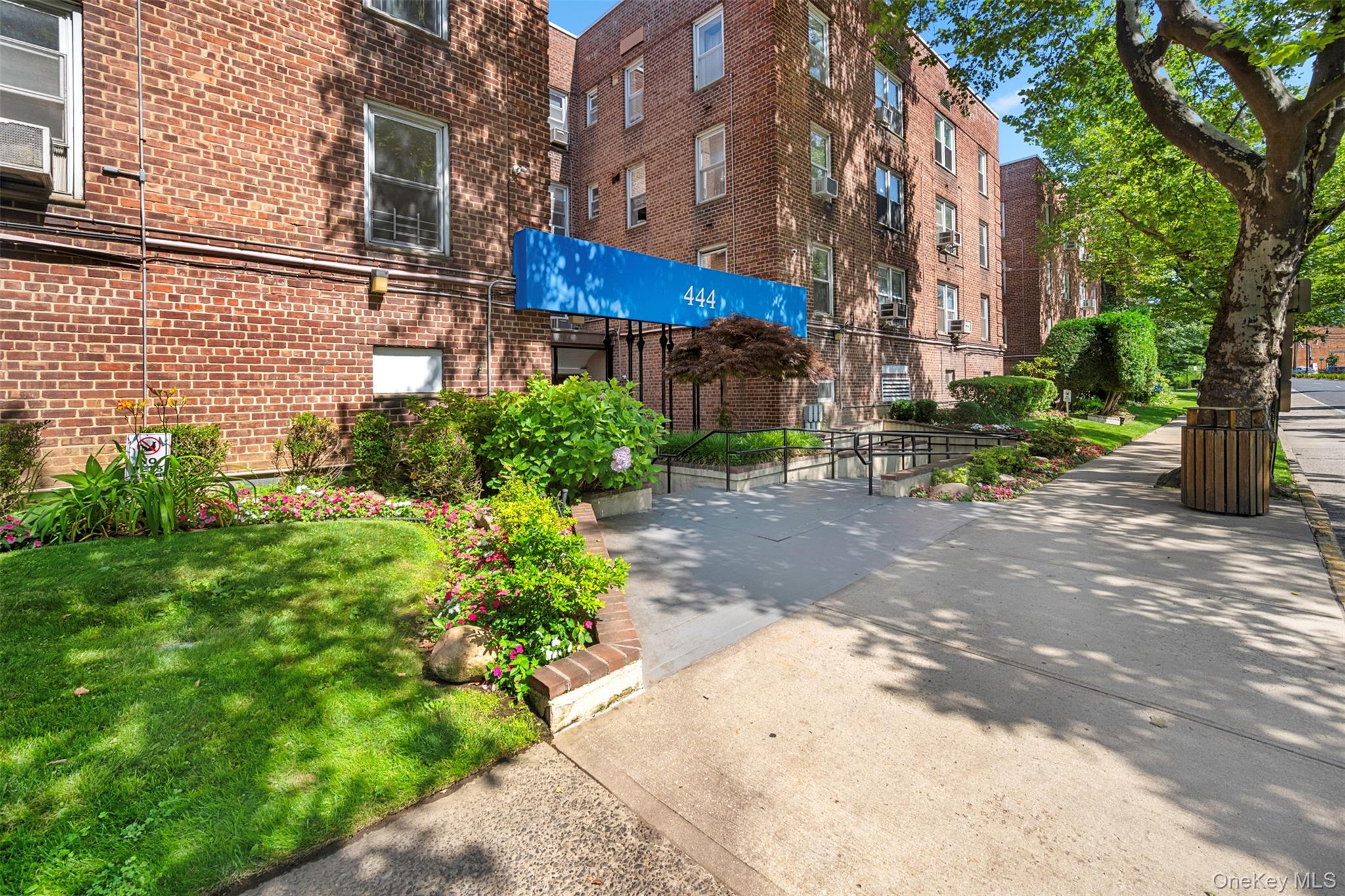 444 Middle Neck Road, Unit 1R Great Neck, NY 11023 - Photo 18 of 21 Gallery Image 18