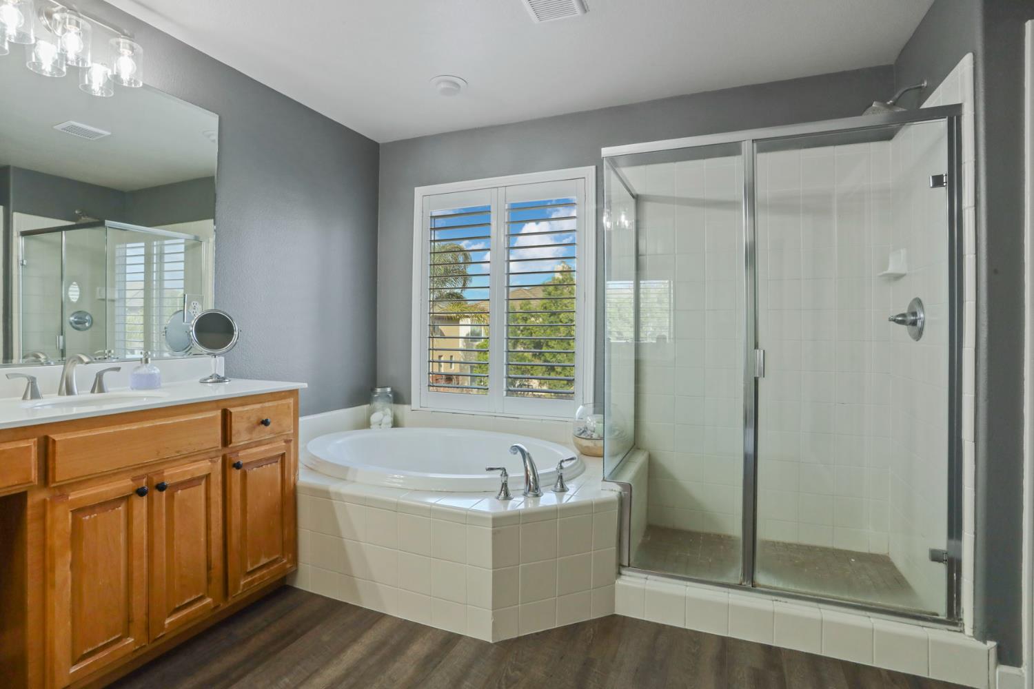 565 Bodeson Court Ripon, CA 95366 - Photo 43 of 65 a bathroom with a bathtub and a sink