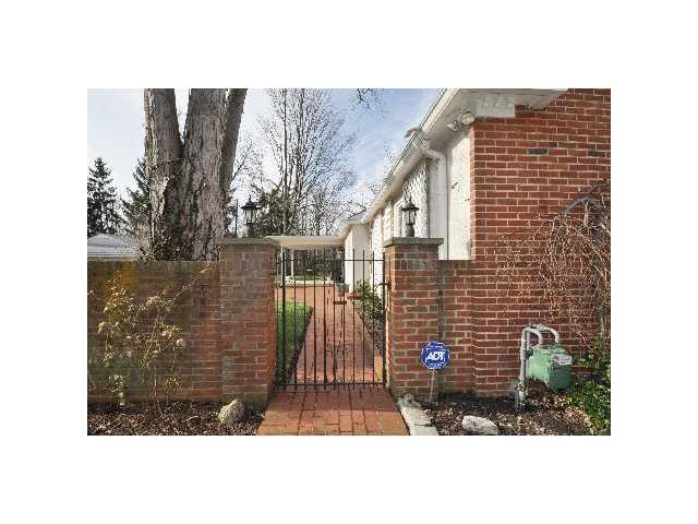 1353 Zollinger Road Columbus, OH 43221 - Photo 5 of 25