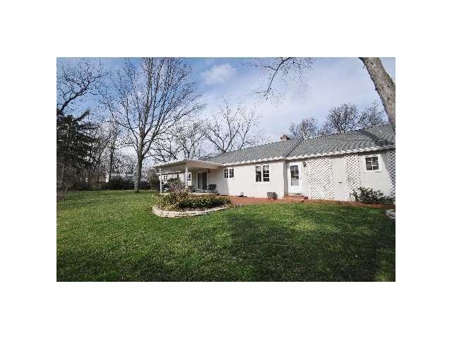 1353 Zollinger Road Columbus, OH 43221 - Photo 6 of 25