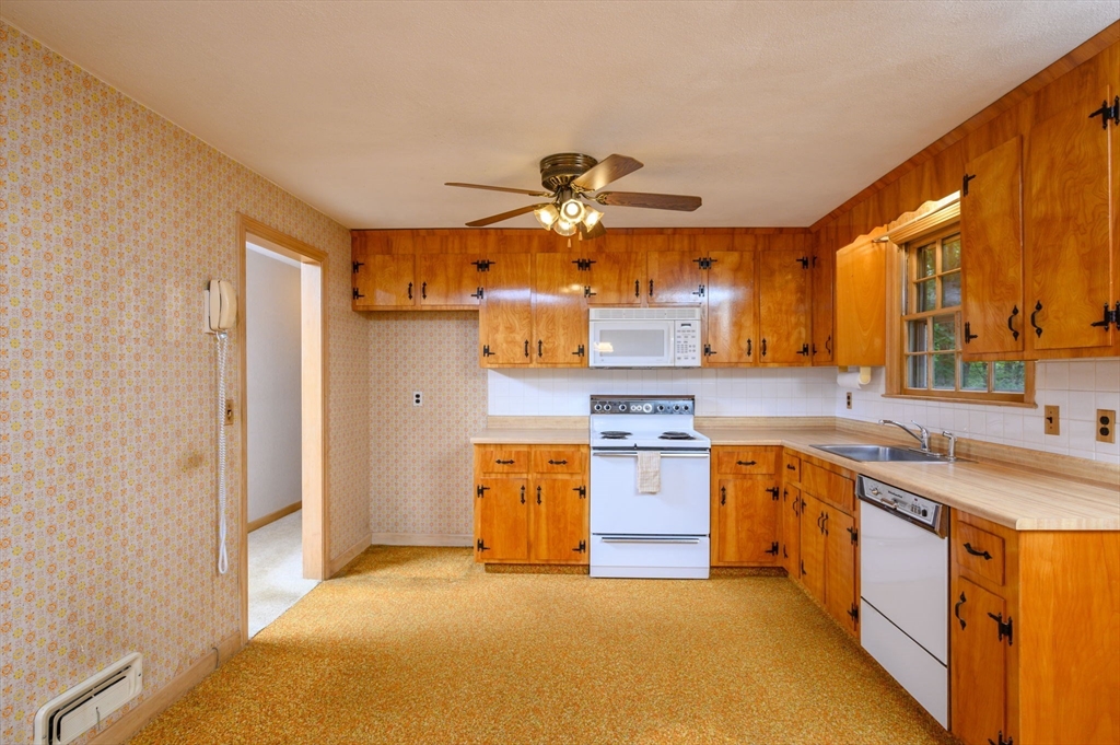 204 Dillingham Way Hanover, MA 02339 - Photo 12 of 36