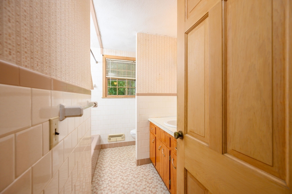 204 Dillingham Way Hanover, MA 02339 - Photo 18 of 36