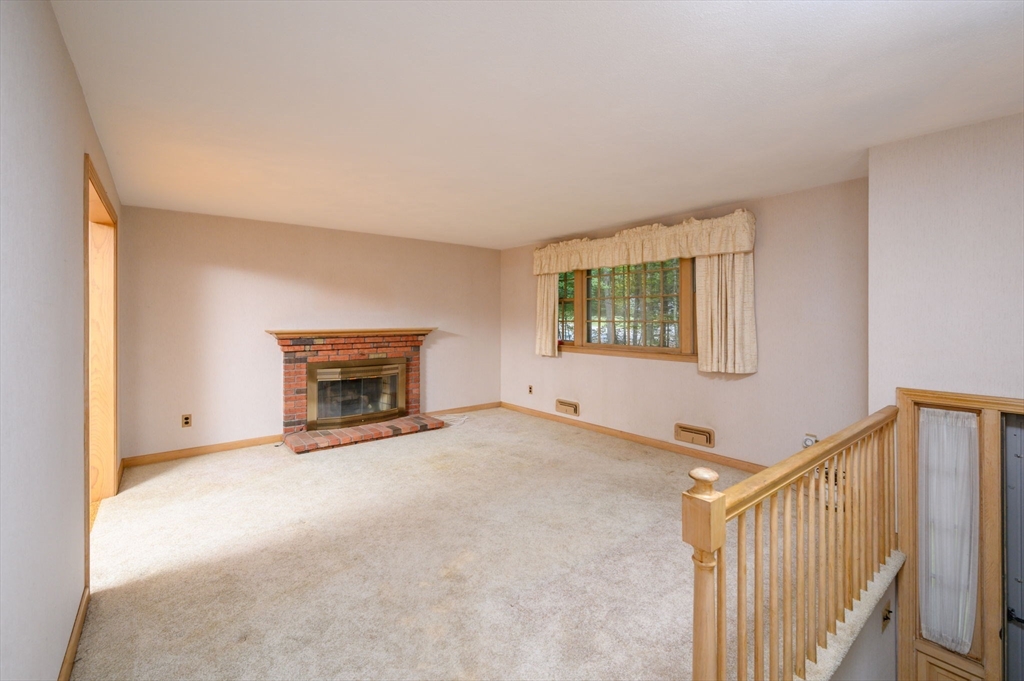 204 Dillingham Way Hanover, MA 02339 - Photo 5 of 36