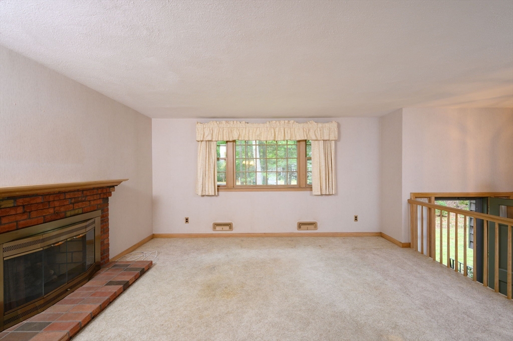 204 Dillingham Way Hanover, MA 02339 - Photo 6 of 36