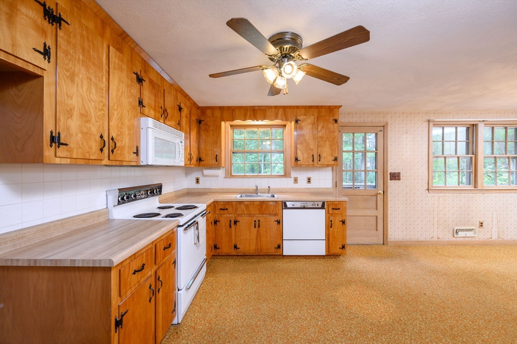 204 Dillingham Way Hanover, MA 02339 - Photo 10 of 36