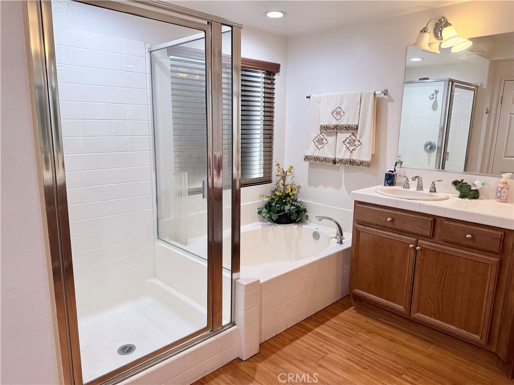 916 Roxanne Drive Hemet, CA 92543 - Photo 13 of 32 a bathroom with a tub sink and mirror
