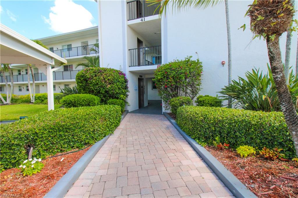 41 High Point Circle South, Unit 303 Naples, FL 34103 - Photo 32 of 39