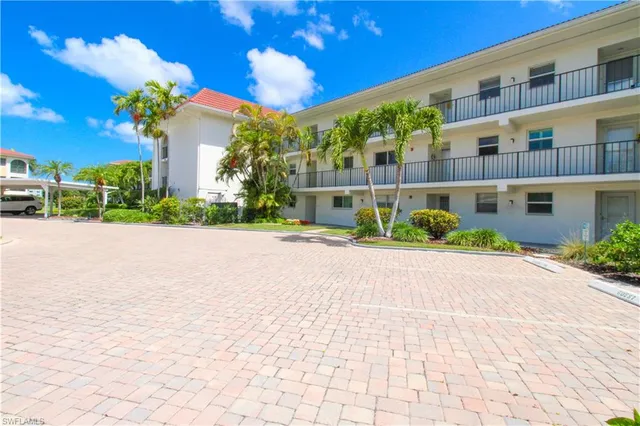 $300,000 | 41 High Point Circle South, Unit 303, Naples, FL 34103