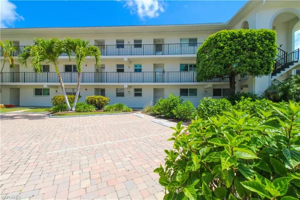 $300,000 | 41 High Point Circle South, Unit 303, Naples, FL 34103