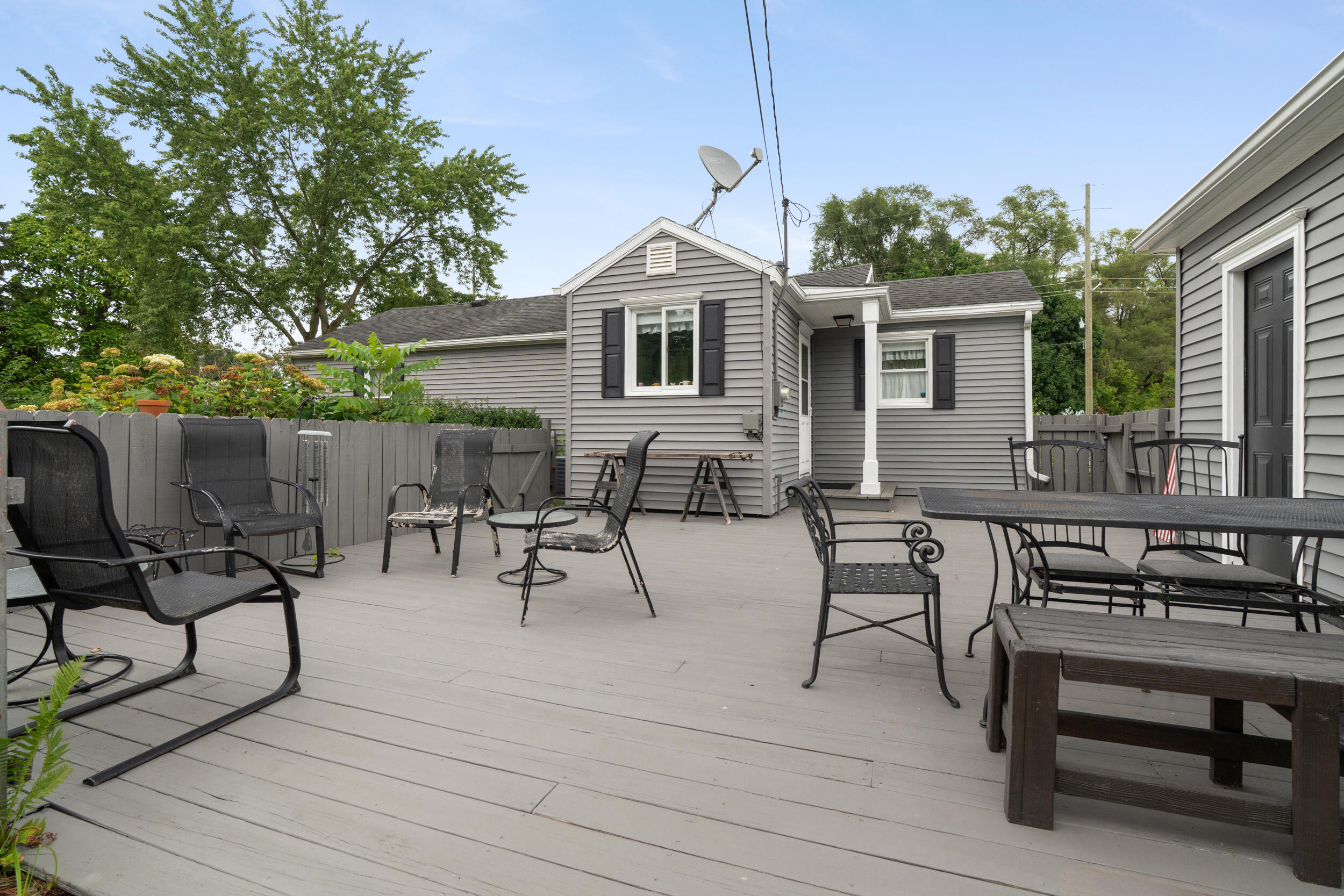47385 Dequindre Road Rochester, MI 48307 - Photo 24 of 37 Spacious Back Deck