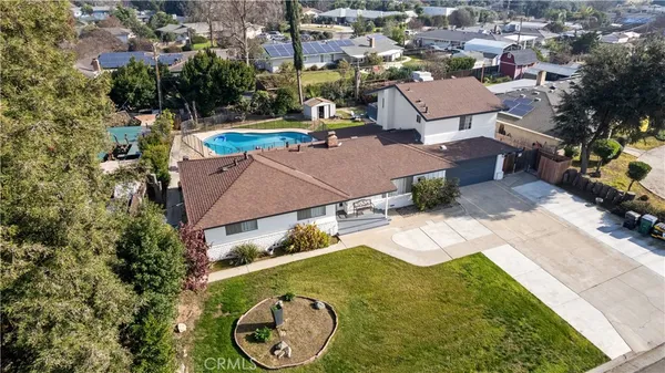 a view of a house with backyard and sitting area