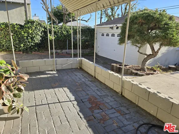 $985,000 | 2944 Mayfield Avenue, La Crescenta, CA 91214