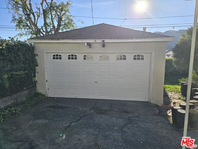 a view of a garage