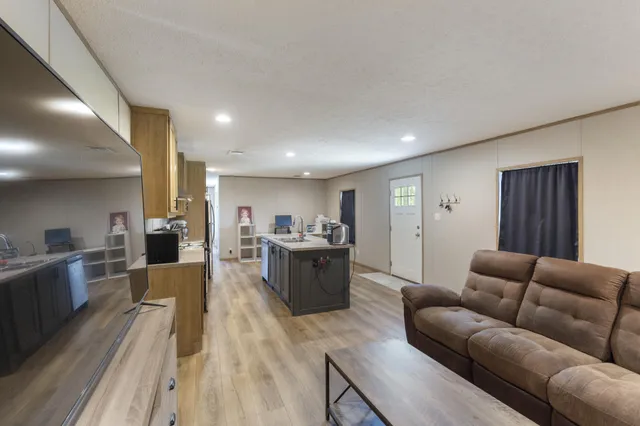 $174,900 | 21835 Northwest Nw Lake, Vernon, FL 32462