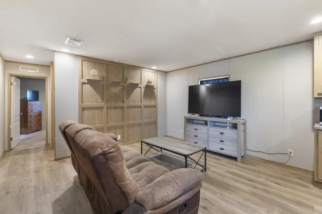 $174,900 | 21835 Northwest Nw Lake, Vernon, FL 32462