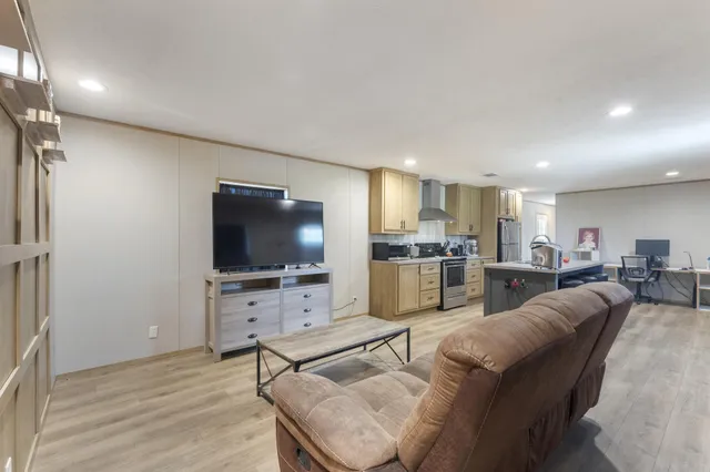 $174,900 | 21835 Northwest Nw Lake, Vernon, FL 32462