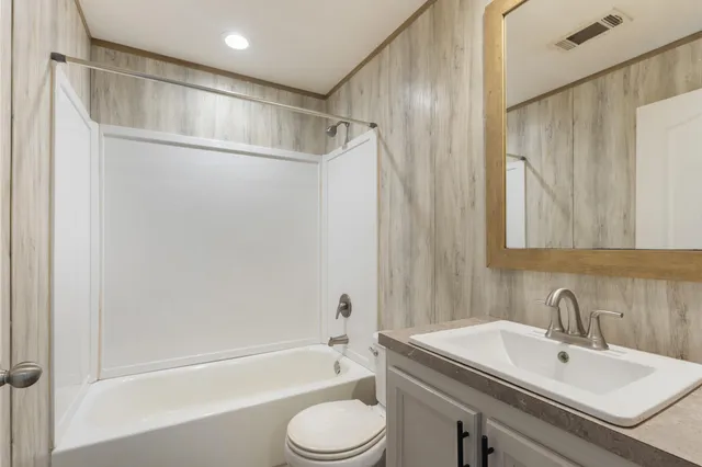 $174,900 | 21835 Northwest Nw Lake, Vernon, FL 32462