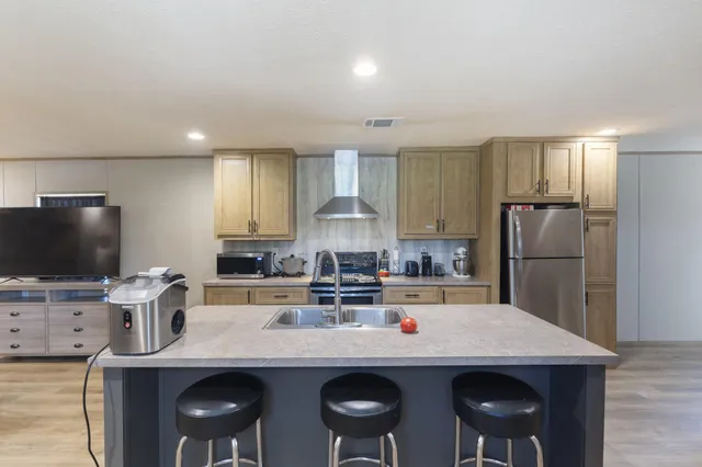 $174,900 | 21835 Northwest Nw Lake, Vernon, FL 32462