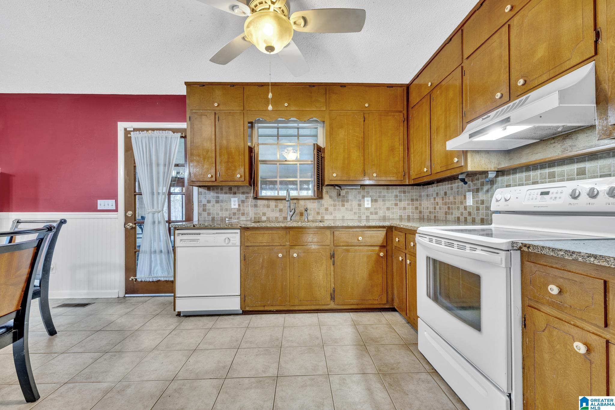 305 Ridgebrook Circle Gardendale, AL 35071 - Photo 5 of 23