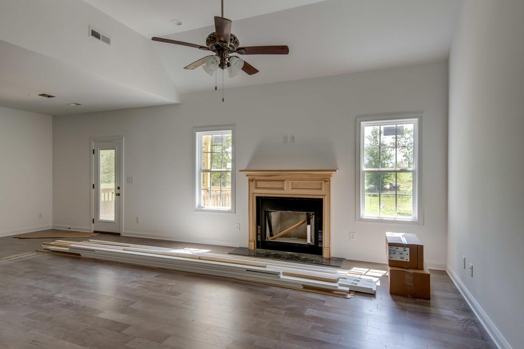 413 Kaiser Road Dickson, TN 37055 - Photo 4 of 24 Gallery Image 4