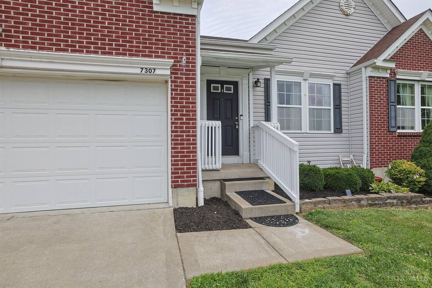 7307 Hunters Ridge Lane Cincinnati, OH 45247 - Photo 3 of 69