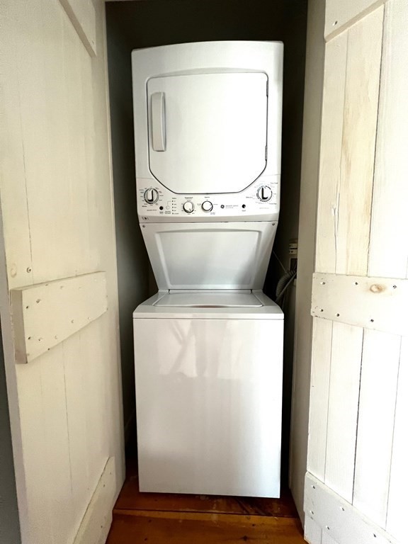 4 Race Point Road, Unit 4 Mashpee, MA 02649 - Photo 33 of 34 a utility room with dryer and washer