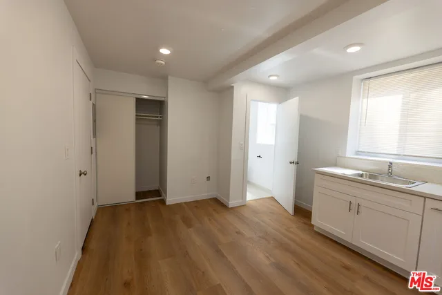 $995 | 1420 Alvarado Terrace, Unit 13, Los Angeles, CA 90006