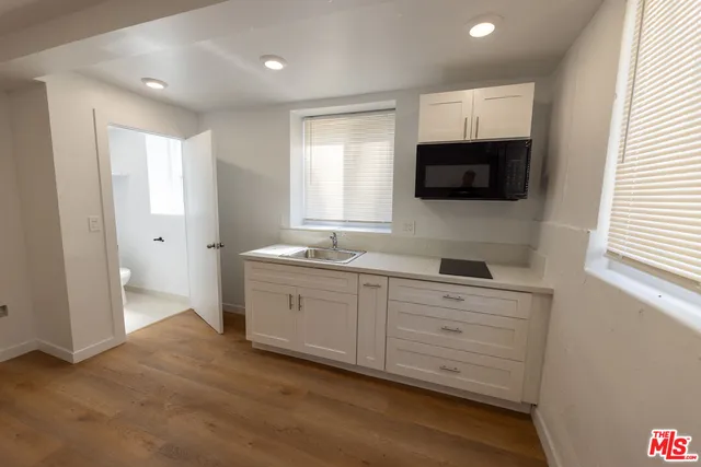 $995 | 1420 Alvarado Terrace, Unit 13, Los Angeles, CA 90006