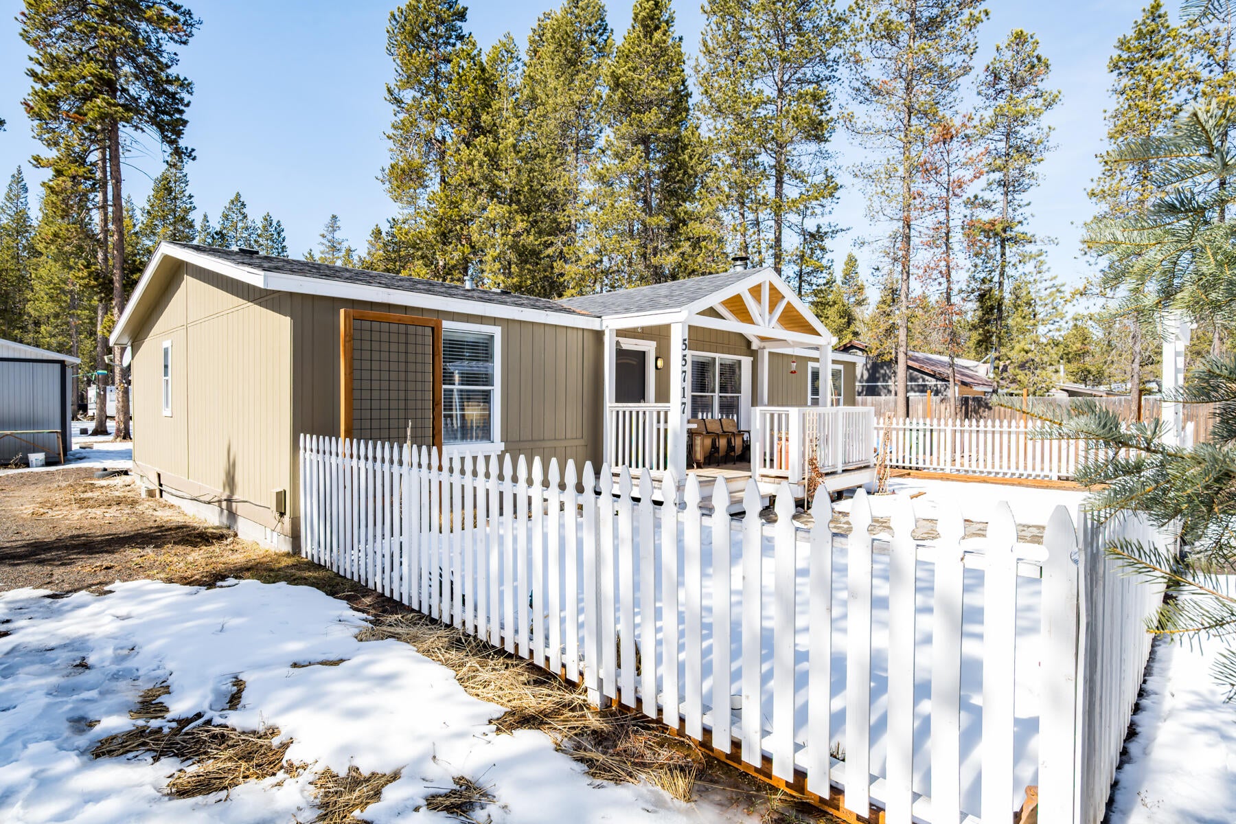 55717 Swan Road Bend, OR 97707 - Photo 27 of 28 JH5_3323
