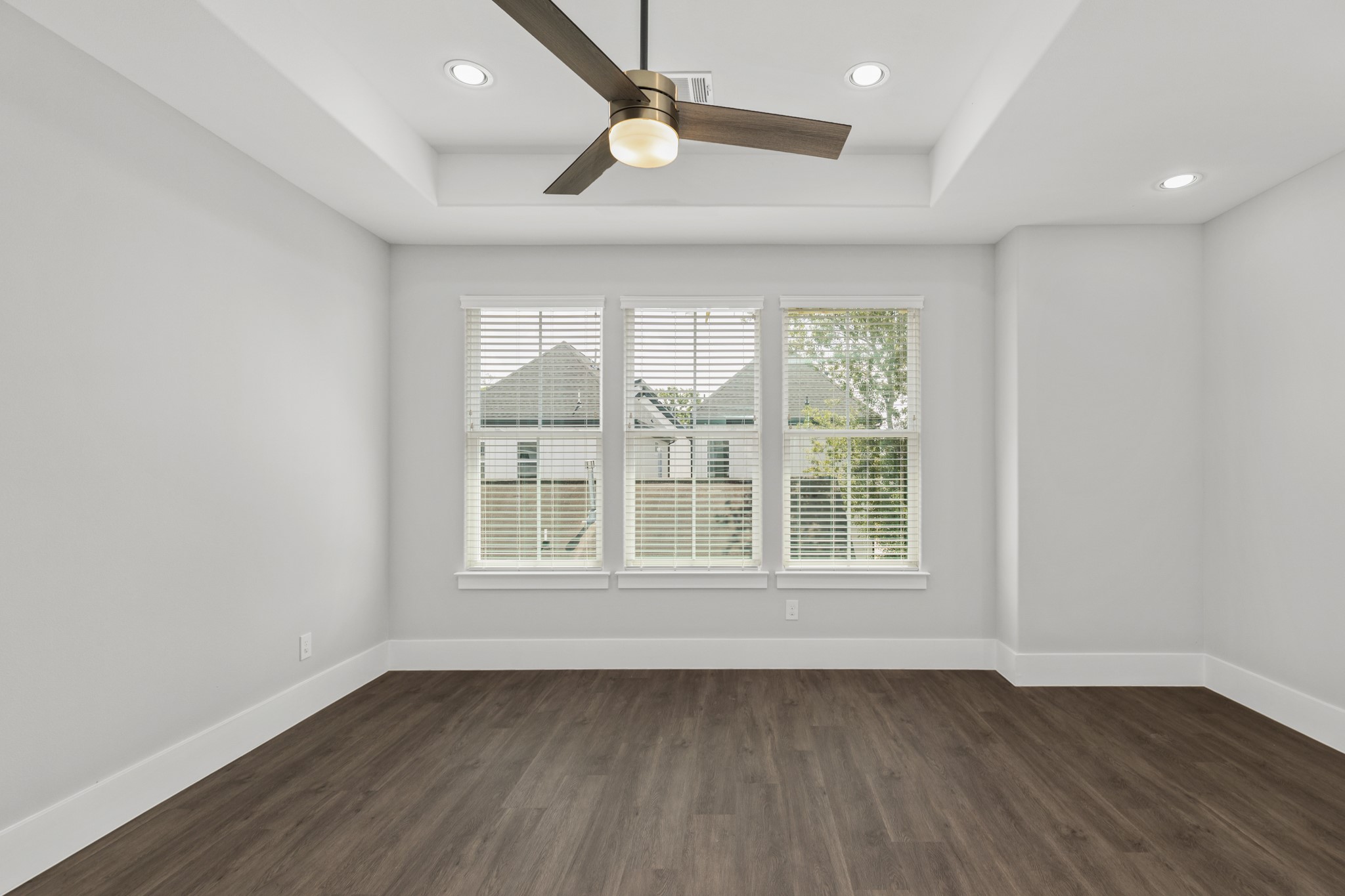 1421 West 23rd Street, Unit C Houston, TX 77008 - Photo 18 of 40 an empty room with wooden floor and windows