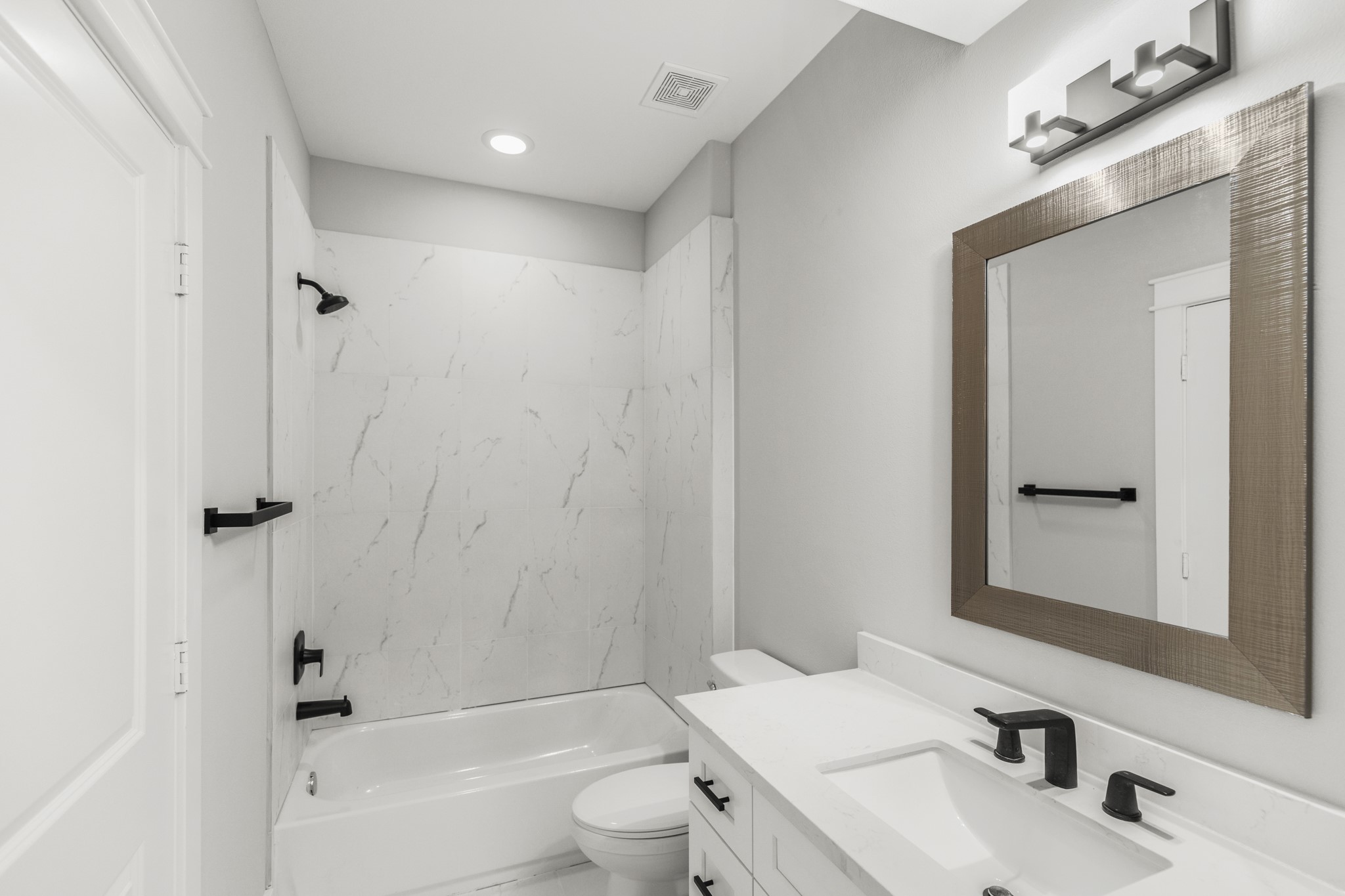 1421 West 23rd Street, Unit C Houston, TX 77008 - Photo 25 of 40 a bathroom with a bathtub shower sink vanity and toilet