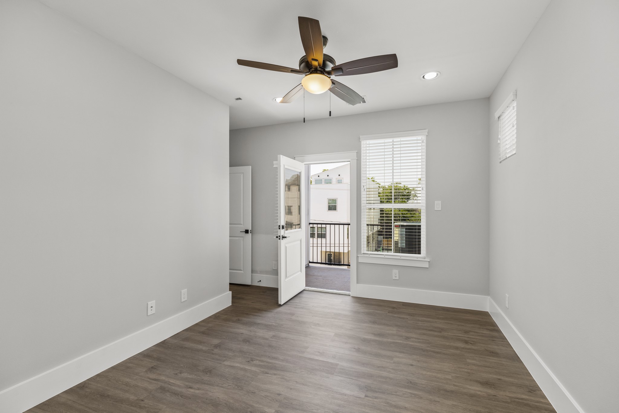 1421 West 23rd Street, Unit C Houston, TX 77008 - Photo 30 of 40 wooden floor in an empty room with a window