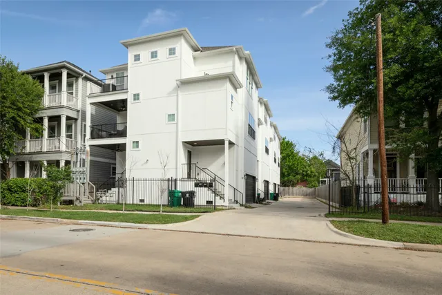 $3,395 | 1421 West 23rd Street, Unit C, Houston, TX 77008