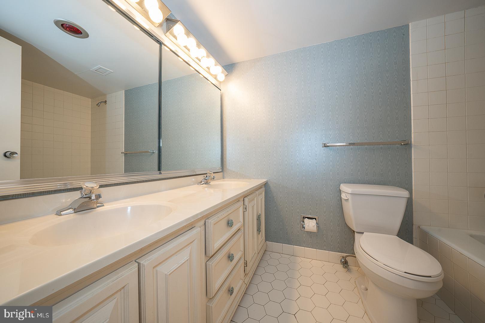 41 Conshohocken State Road, Unit 203 Bala Cynwyd, PA 19004 - Photo 15 of 34 Primary Bath