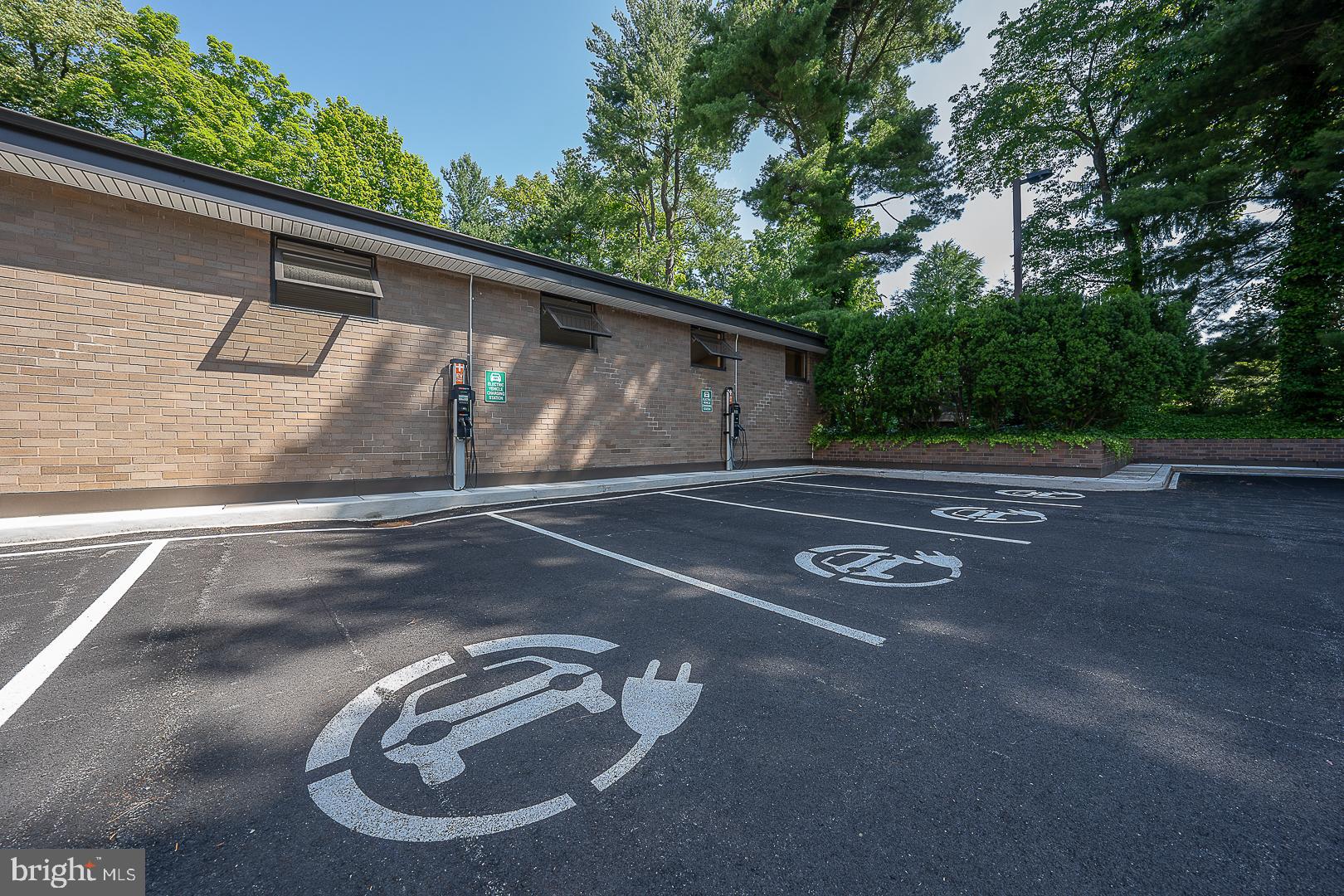 41 Conshohocken State Road, Unit 203 Bala Cynwyd, PA 19004 - Photo 33 of 34 Electric Car Charging