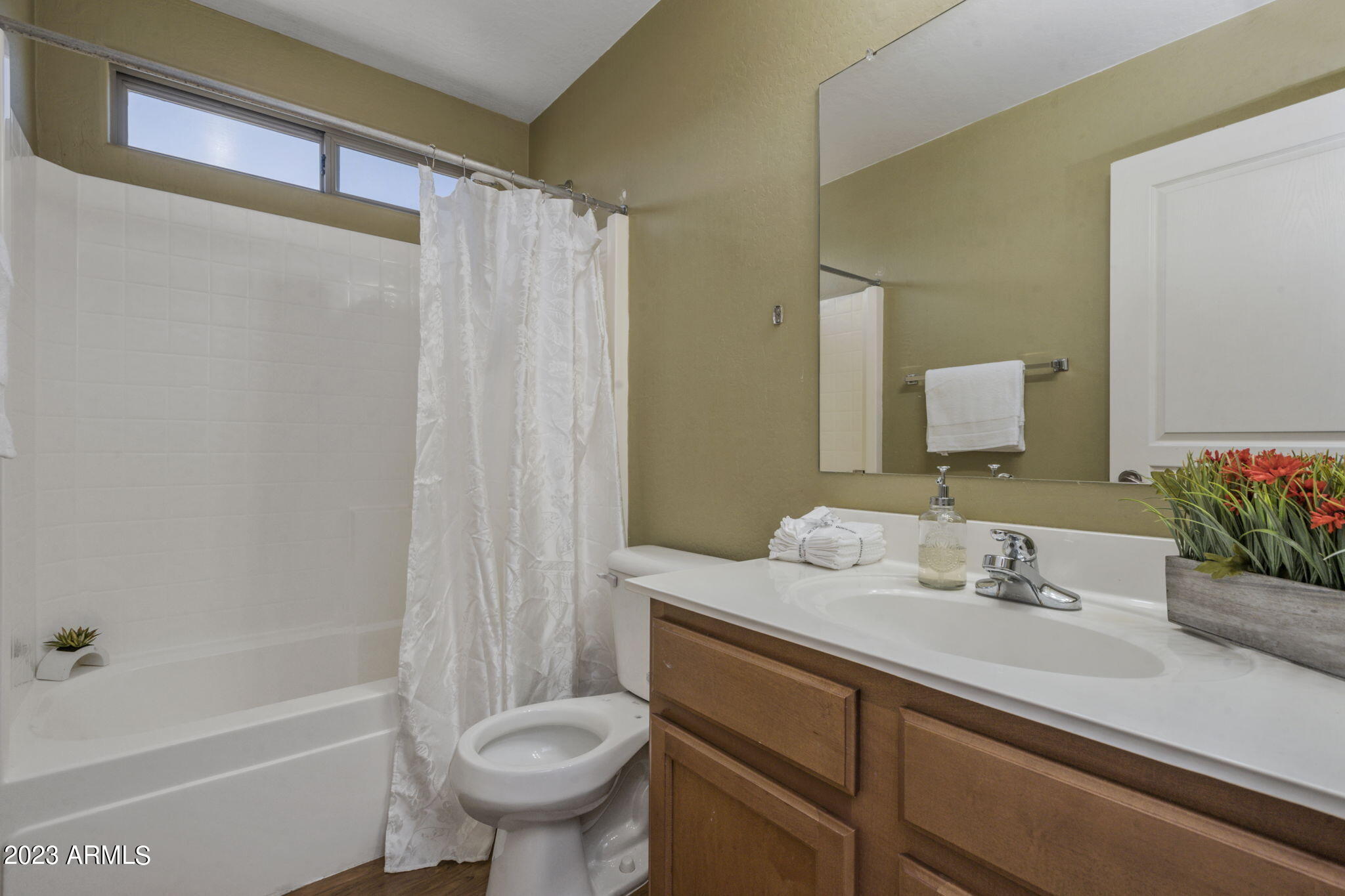 2343 West Apollo Road Phoenix, AZ 85041 - Photo 18 of 23 Full Bath 2