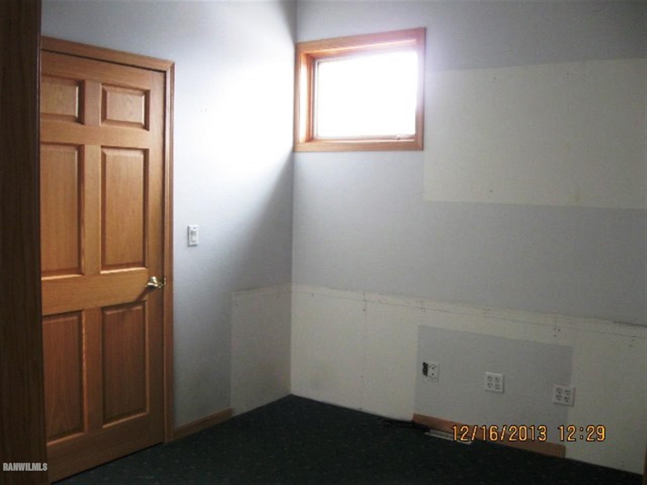 1471 West Becker School Road Freeport, IL 61032 - Photo 20 of 21 an empty room with windows