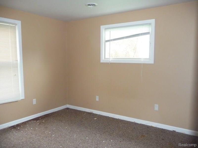 2558 Maplecrest Road Sterling Heights, MI 48310 - Photo 2 of 4 009.jpg