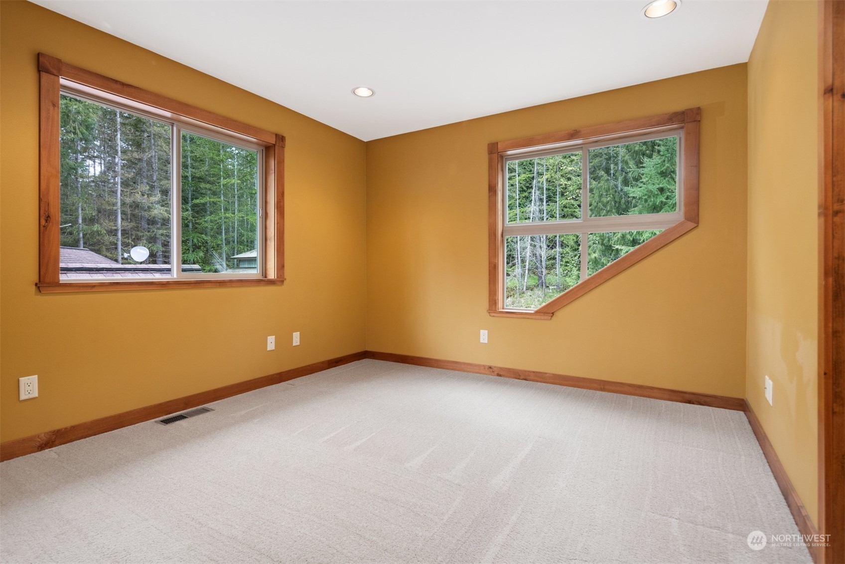 1815 High Noon Road Bellingham, WA 98226 - Photo 29 of 40 an empty room with a window