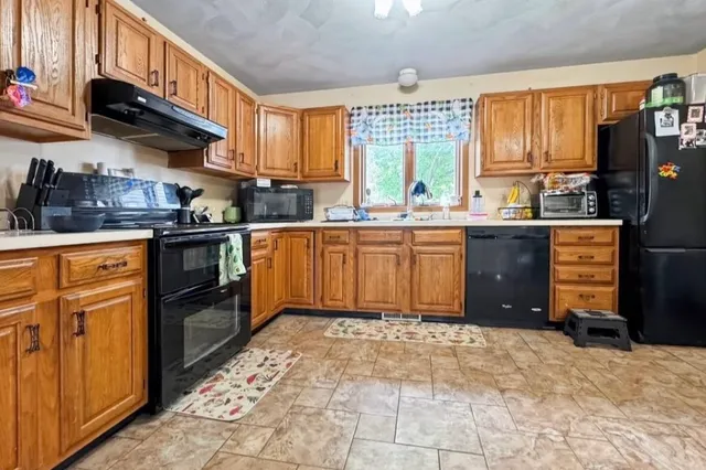 $2,300 | 364 Oak Street, Vestal, NY 13850