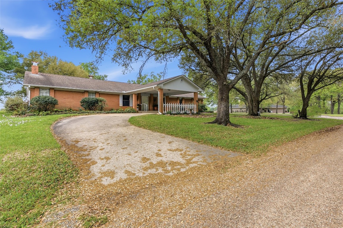 807 Standley Road Madisonville, TX 77864 - Photo 2 of 35 a front view of a house with a yard