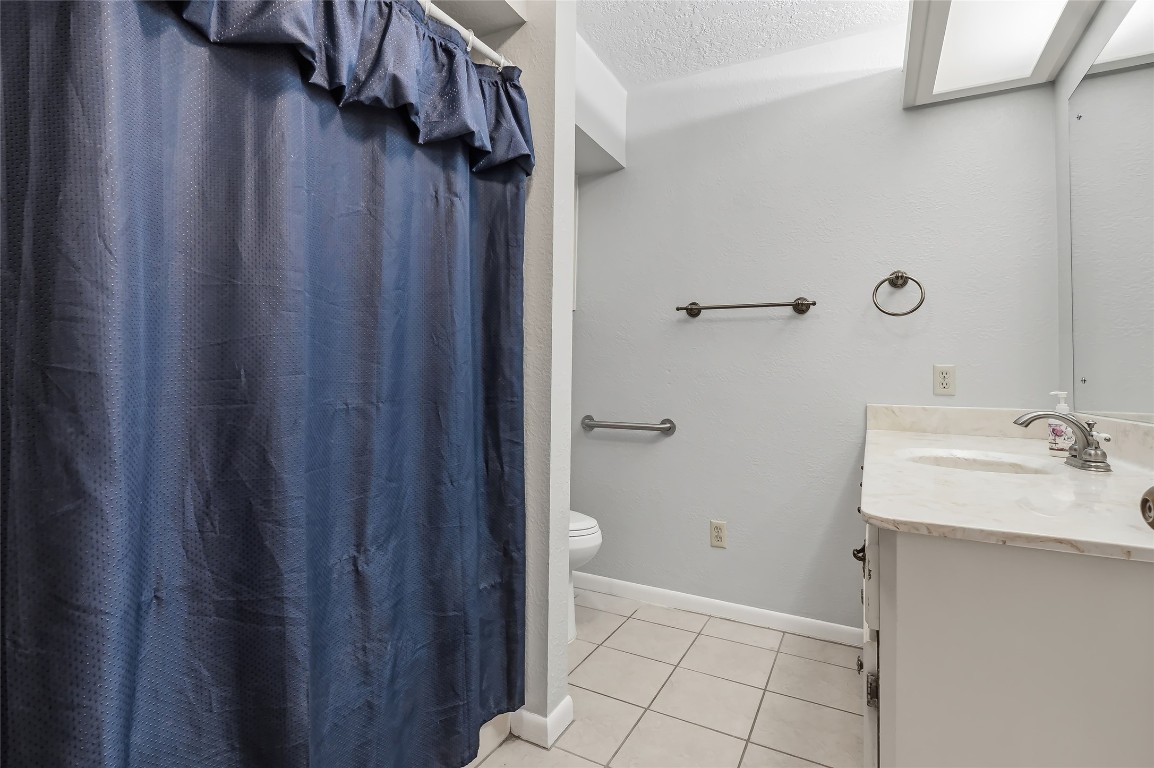 807 Standley Road Madisonville, TX 77864 - Photo 25 of 35 a bathroom with a sink toilet and shower
